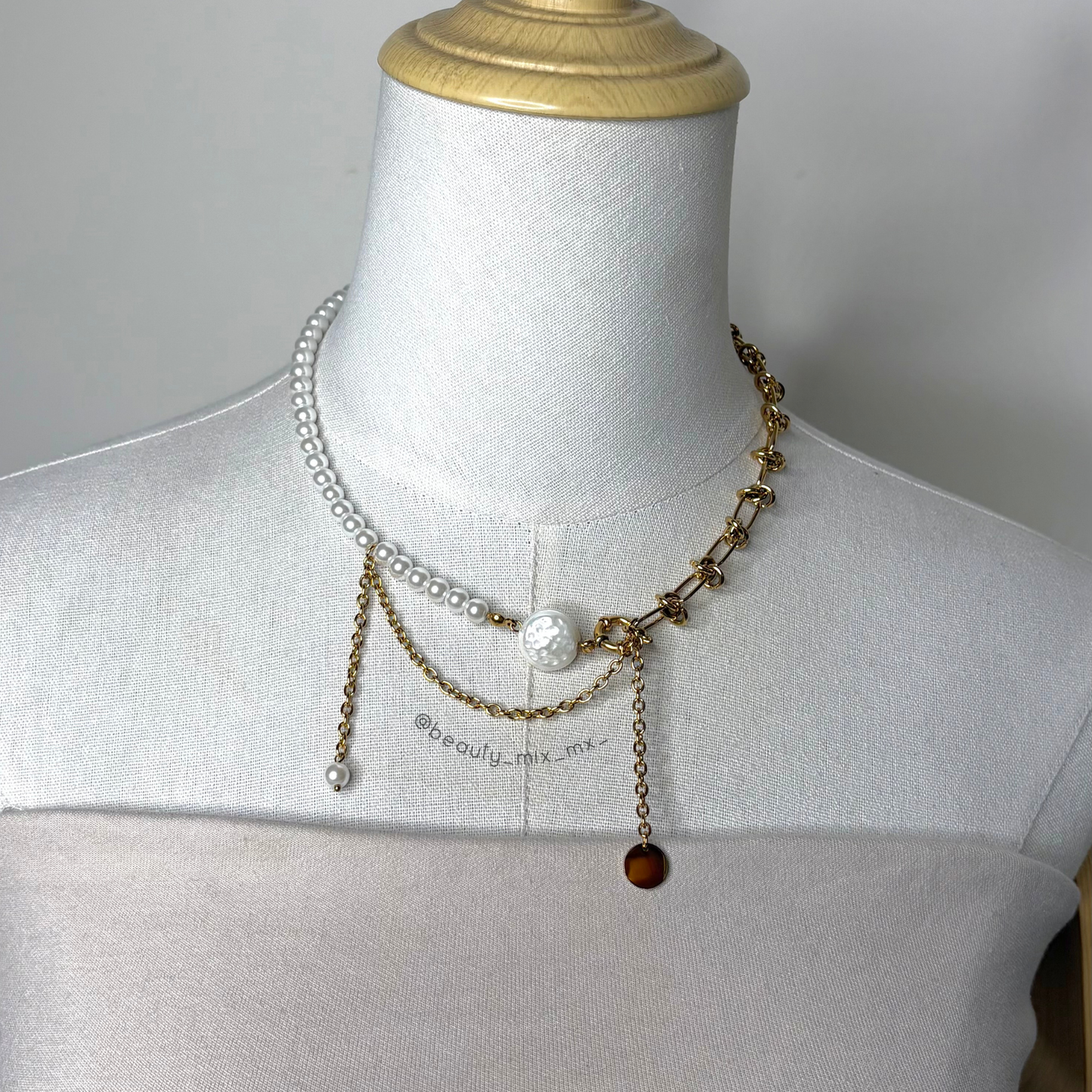 Collar 60 Dorado con Perlas