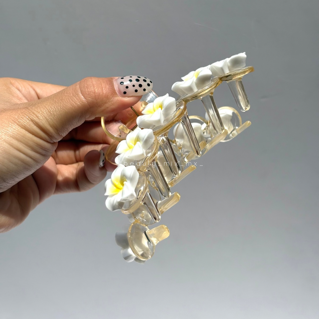 Pinza Flores Blancas