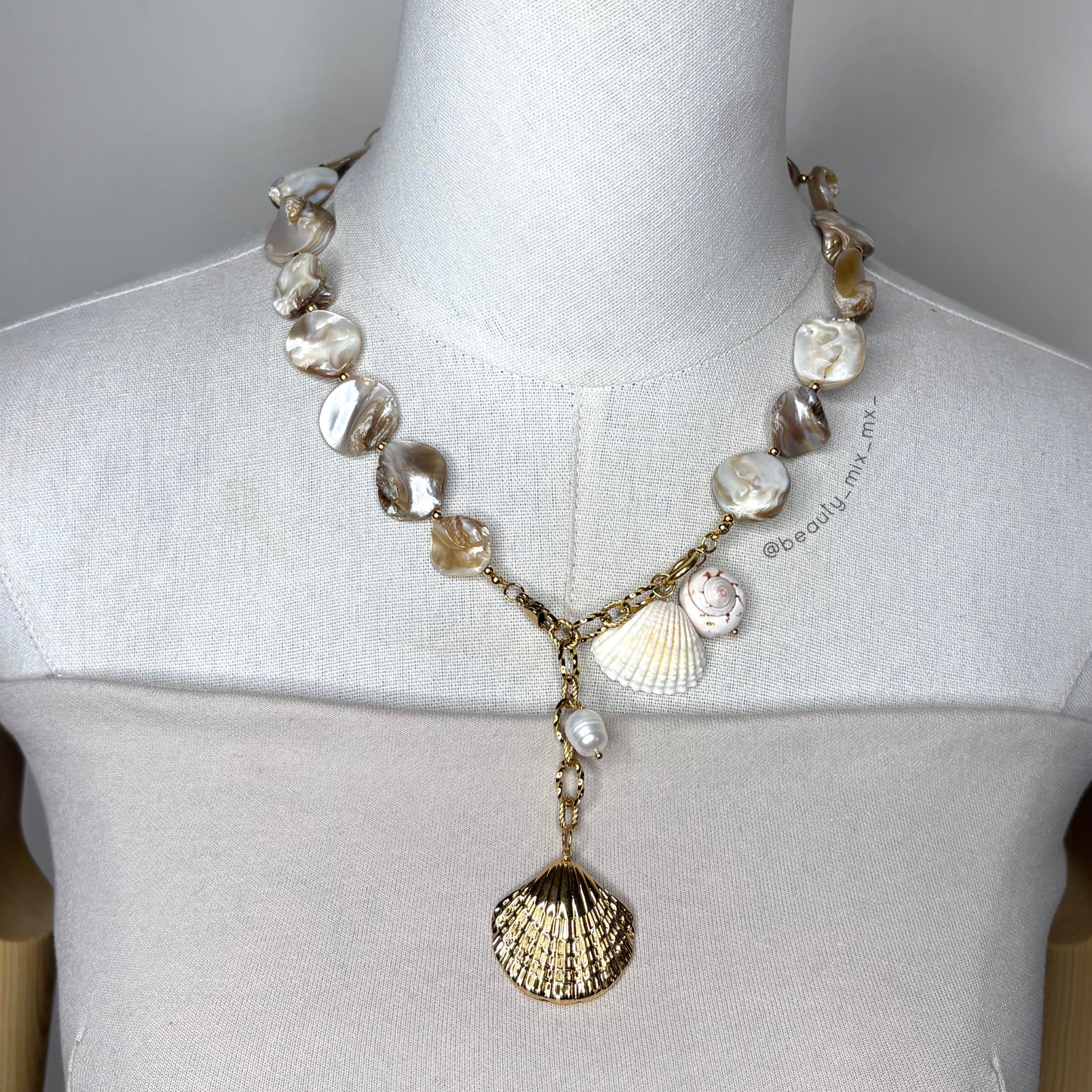 Collar 56 Dorado con Perlas y Conchitas