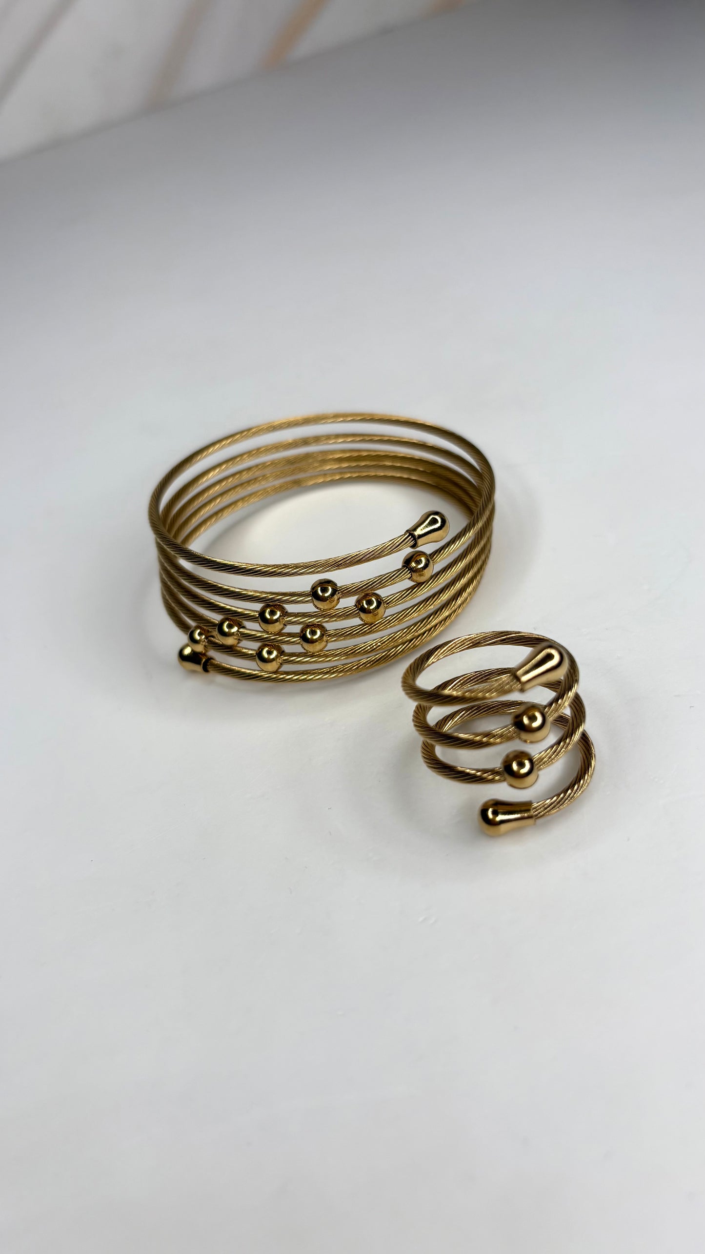 Set 06 Pulsera y Anillo Dorado