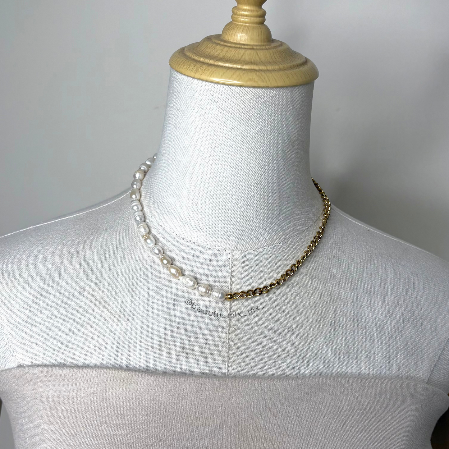 Collar 47 Dorado con perlas