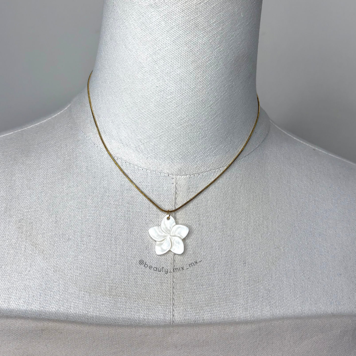 Collar 46 Dorado