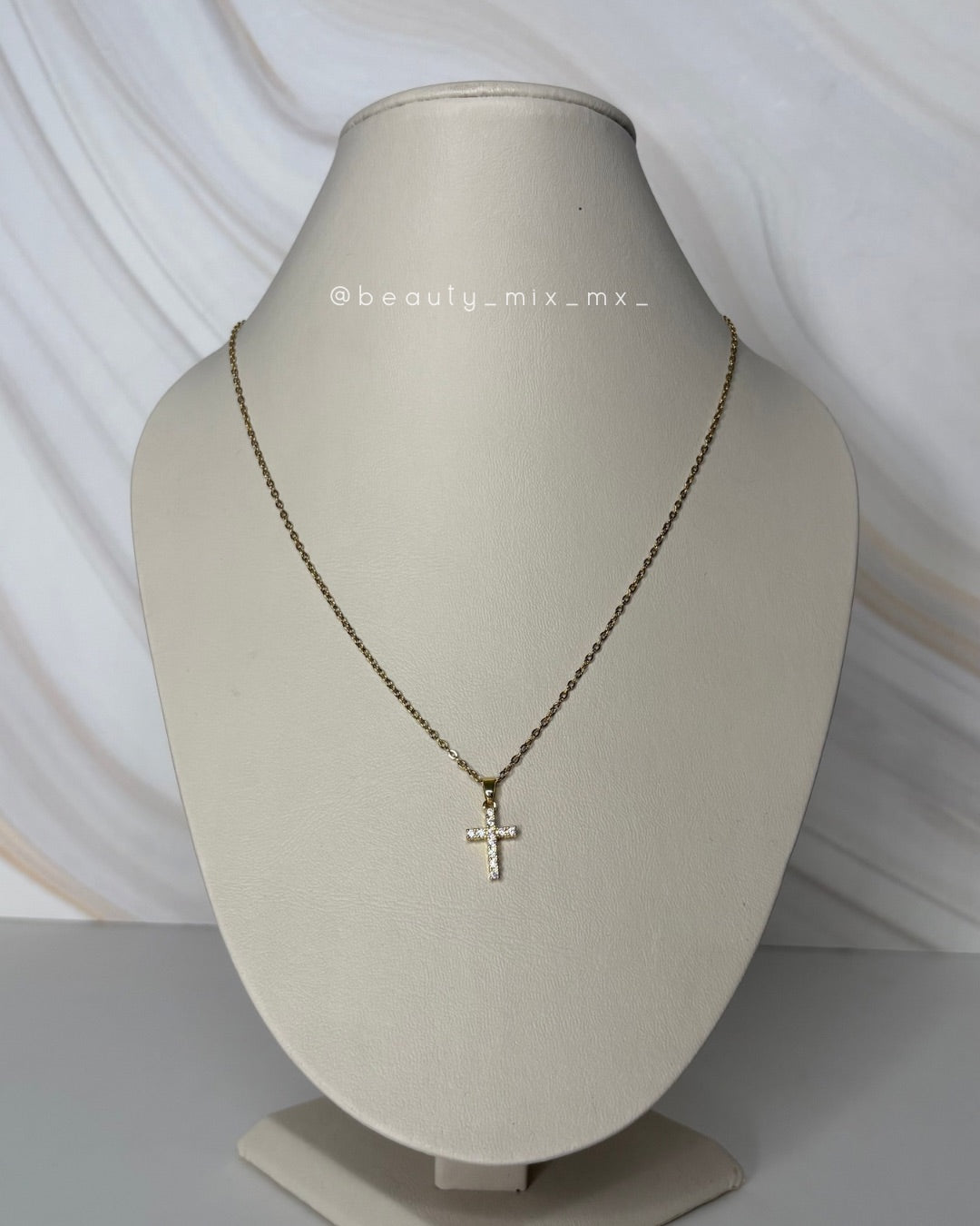 Collar 30 Dorado con dije zirconias