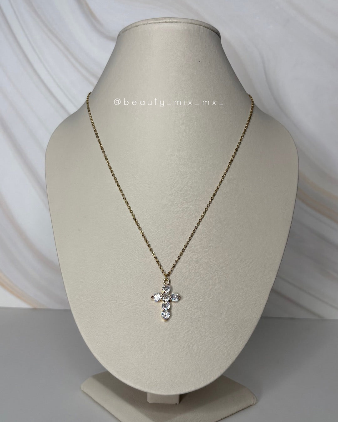 Collar 28 Dorado con dije zirconias