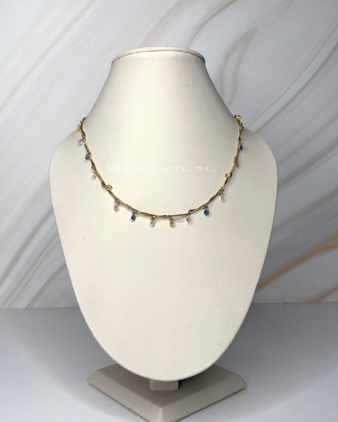 Collar 35 Dorado con cristales de colores