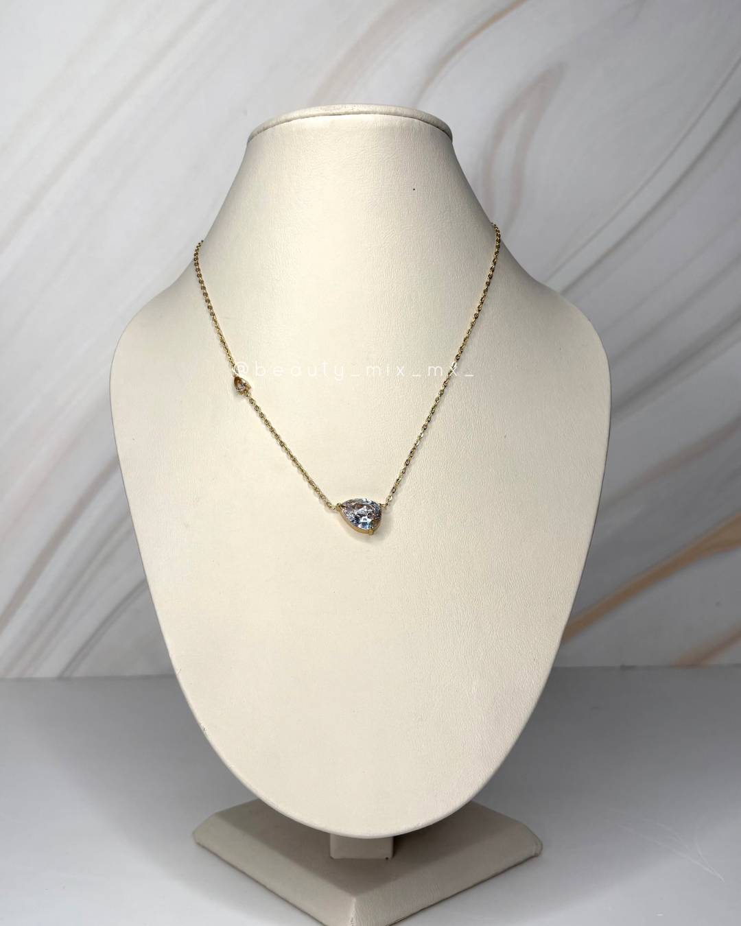 Collar 34 Dorado con zirconia