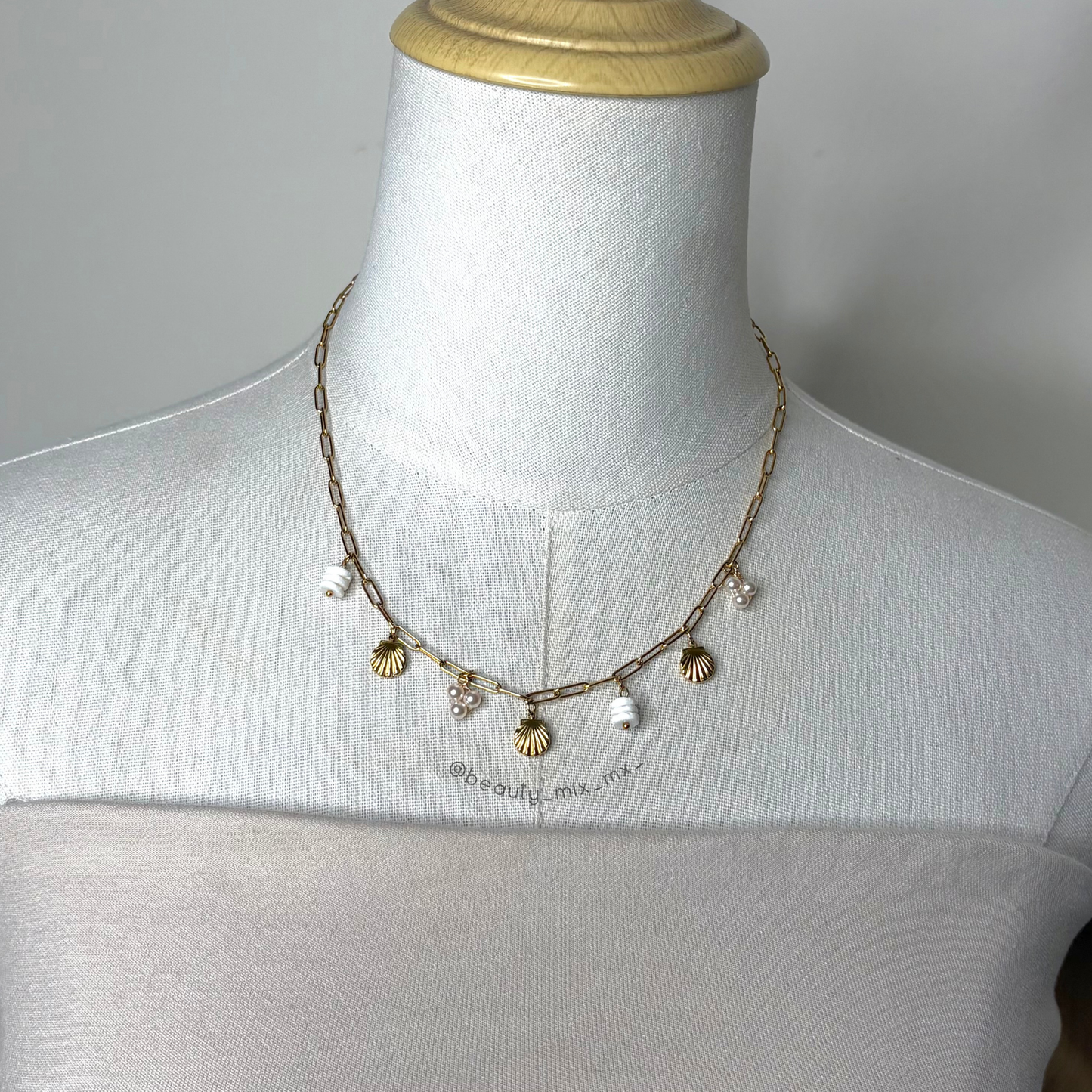 Collar 54 Dorado