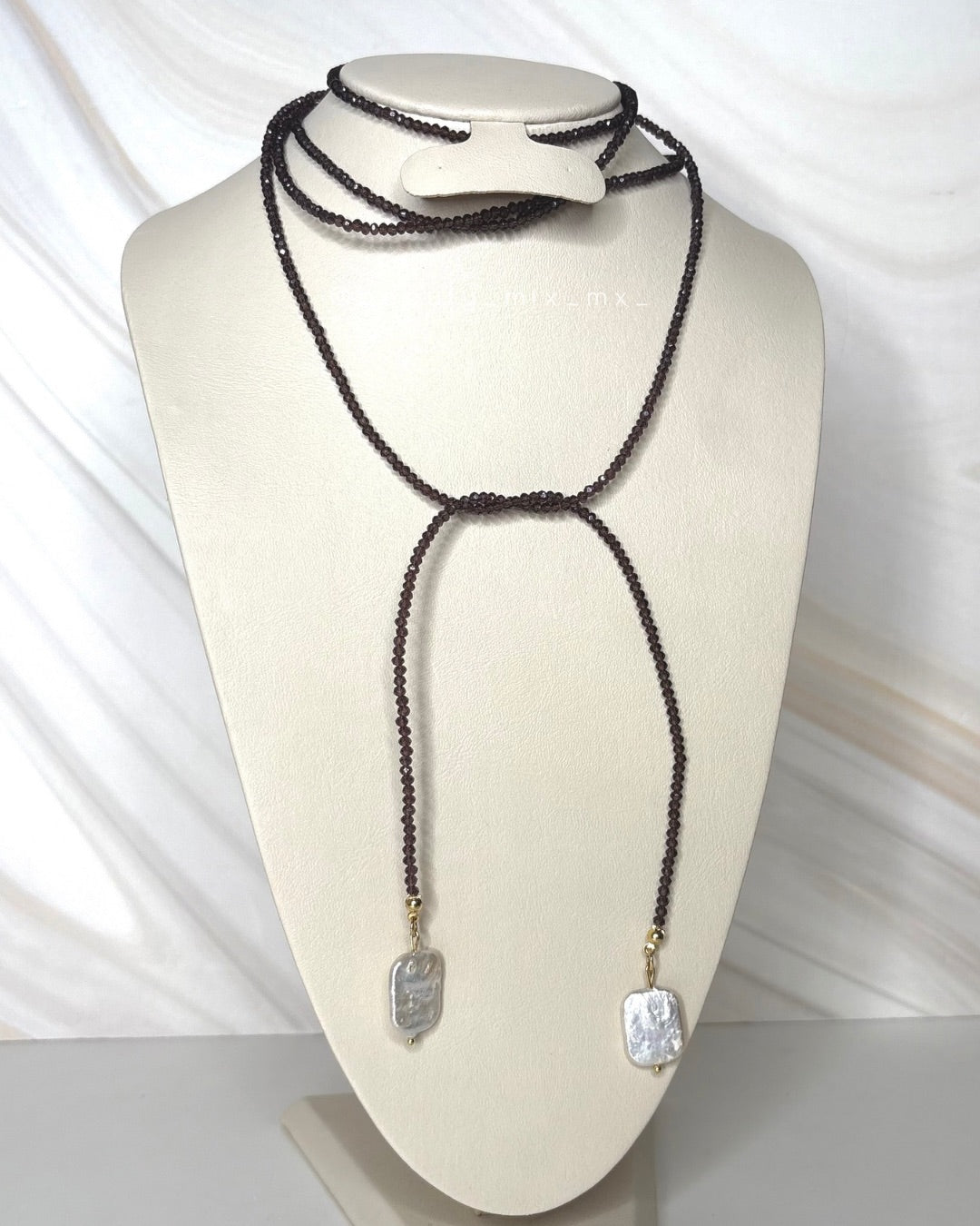 Collar 31 cristales morado/café (Corbartín moldeable)