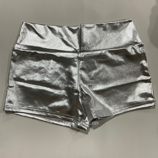 Short metálico plateado